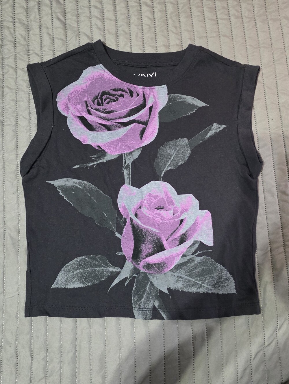 Vinyl Icons Cropped Purple Rose Graphic Tee in charcoal gray M Grunge Floral